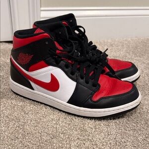 Jordan 1 Mid White Black Red (2022) Men’s Sz 8.5 EUC